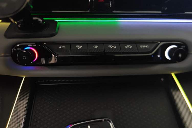 Used GAC Trumpchi EMPOW 2021 270T DCT J16 Version Audio And AC Panel