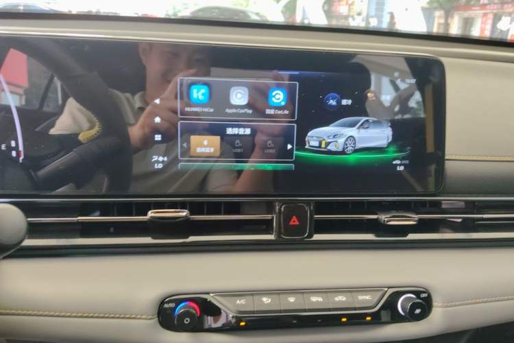 Used GAC Trumpchi EMPOW 2021 270T DCT J15 Version Audio And AC Panel