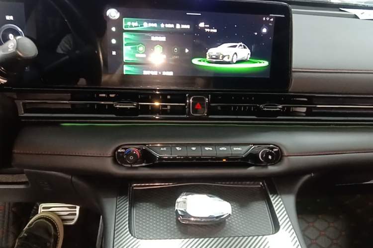 Used GAC Trumpchi EMPOW 2021 270T DCT J16 Version Audio And AC Panel