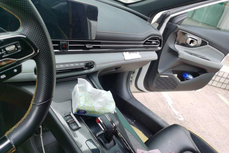 Used GAC Trumpchi EMPOW 2021 270T DCT J16 Version Audio And AC Panel