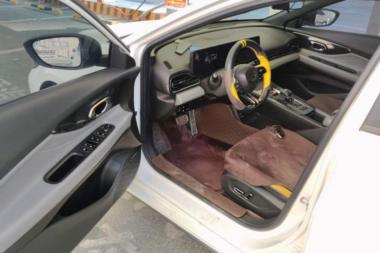 Used GAC Trumpchi EMPOW 2021 270T DCT J15 Version Driver Seat