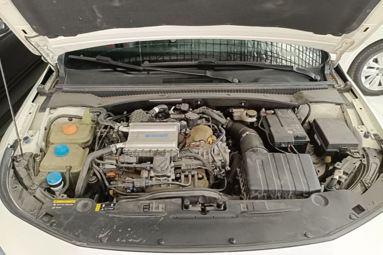 Used GAC Trumpchi EMPOW 2021 270T DCT J15 Version Engine Bay