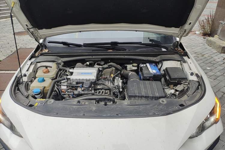 Used GAC Trumpchi EMPOW 2021 270T DCT J15 Version Engine Bay