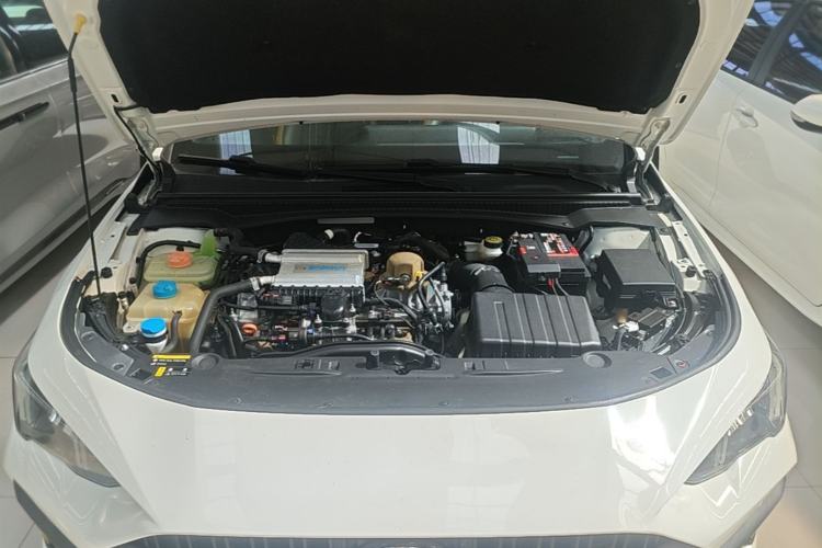 Used GAC Trumpchi EMPOW 2021 270T DCT J15 Version Engine Bay