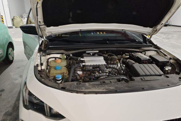 Used GAC Trumpchi EMPOW 2021 270T DCT J15 Version Engine Bay Right