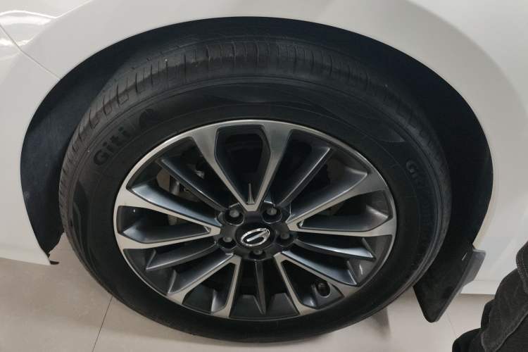 Used GAC Trumpchi EMPOW 2021 270T DCT J11 Version Left Front Wheel Hub