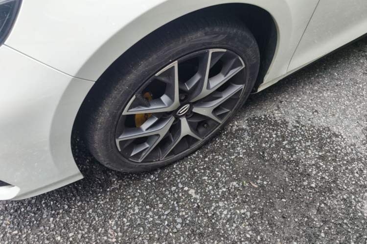 Used GAC Trumpchi EMPOW 2021 270T DCT J15 Version Left Front Wheel Hub