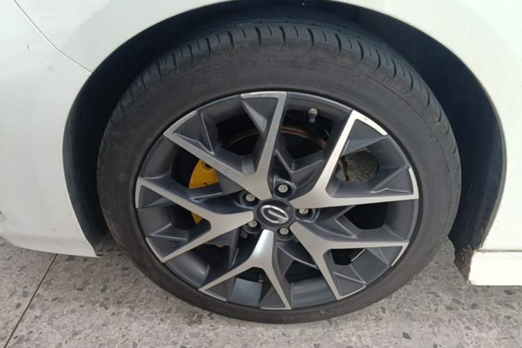 Used GAC Trumpchi EMPOW 2021 270T DCT J16 Version Left Front Wheel Hub