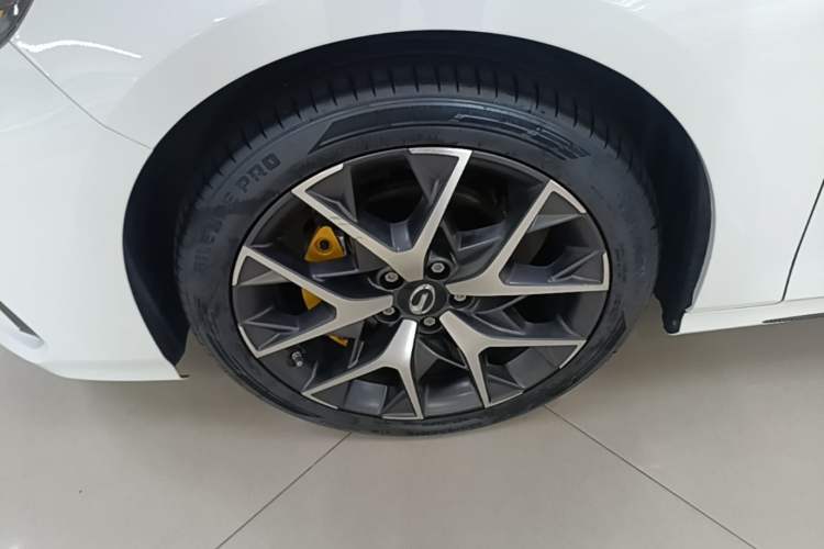 Used GAC Trumpchi EMPOW 2021 270T DCT J15 Version Left Front Wheel Hub