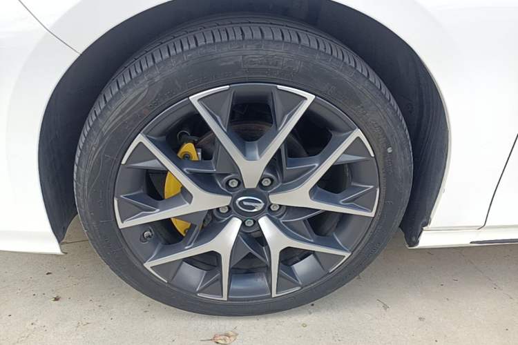 Used GAC Trumpchi EMPOW 2021 270T DCT J15 Version Left Front Wheel Hub