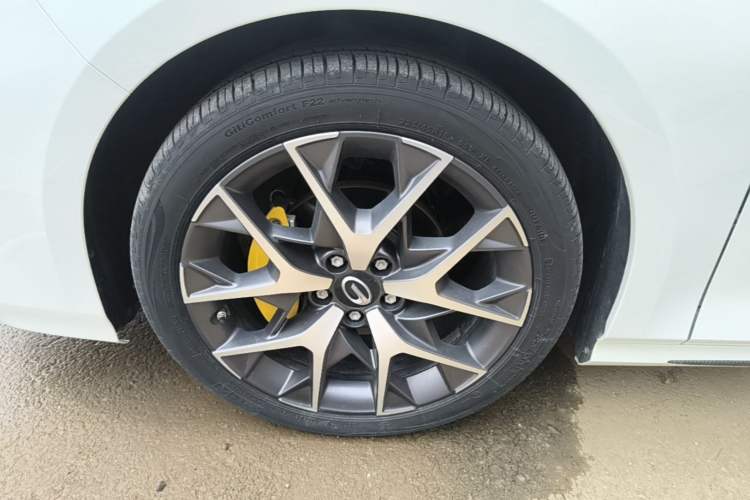 Used GAC Trumpchi EMPOW 2021 270T DCT J15 Version Left Front Wheel Hub