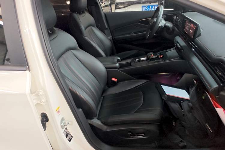 Used GAC Trumpchi EMPOW 2021 270T DCT J16 Version Right Front Seat