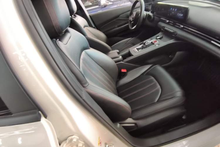 Used GAC Trumpchi EMPOW 2021 270T DCT J11 Version Right Front Seat