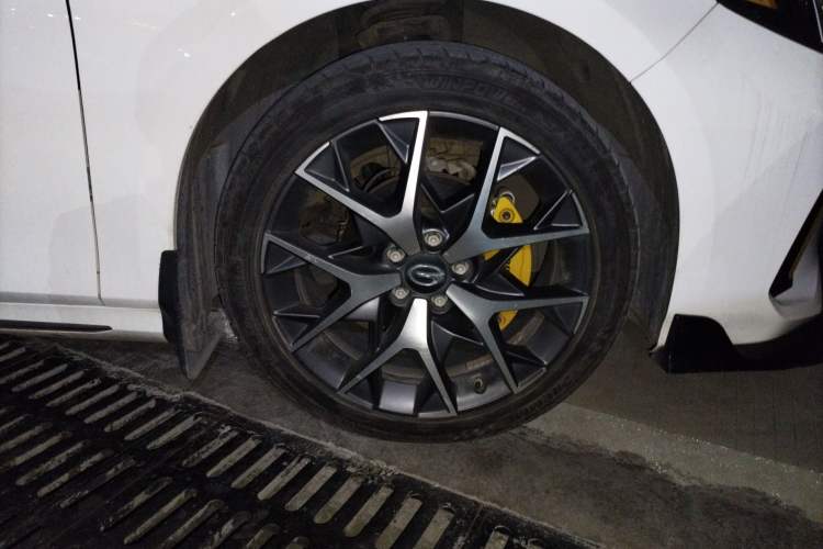 Used GAC Trumpchi EMPOW 2021 270T DCT J15 Version Right Front Wheel Hub