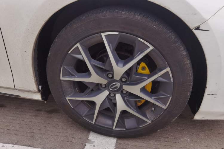 Used GAC Trumpchi EMPOW 2021 270T DCT J15 Version Right Front Wheel Hub
