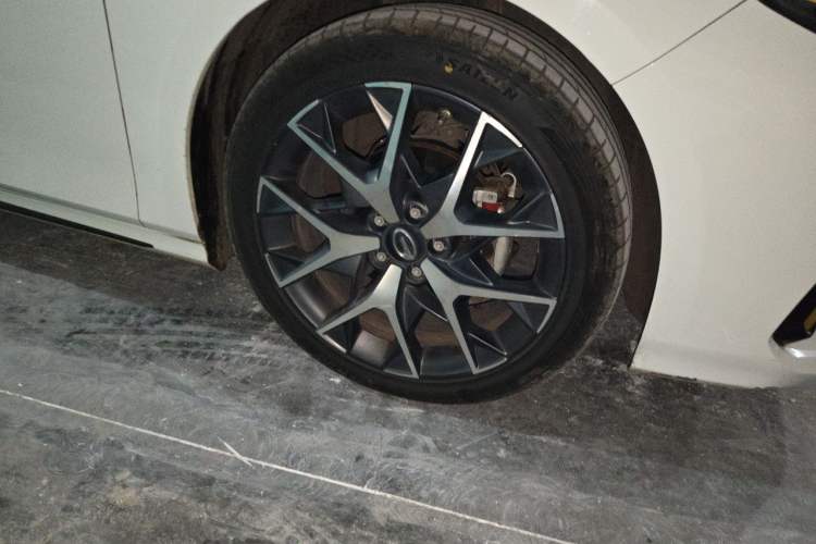 Used GAC Trumpchi EMPOW 2021 270T DCT J15 Version Right Front Wheel Hub