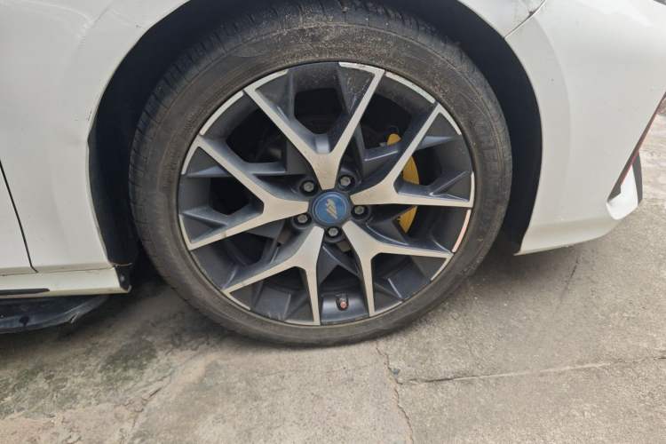 Used GAC Trumpchi EMPOW 2021 270T DCT J16 Version Right Front Wheel Hub