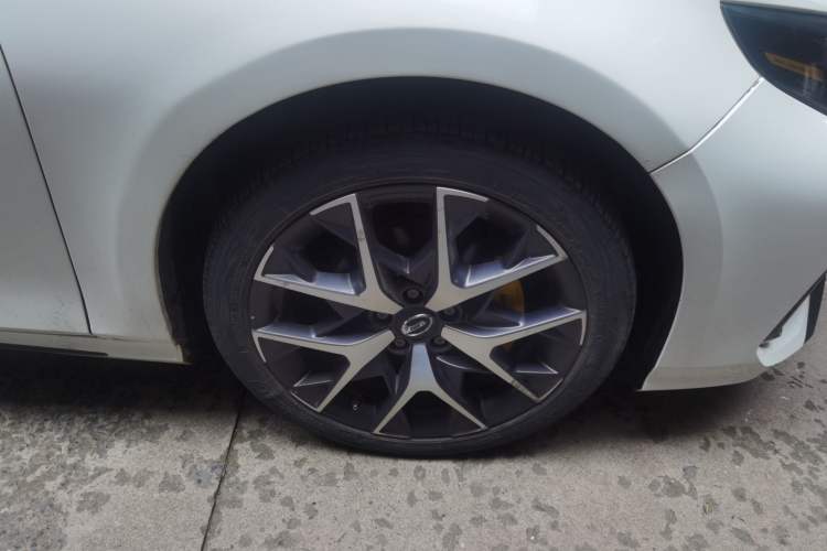 Used GAC Trumpchi EMPOW 2021 270T DCT J15 Version Right Front Wheel Hub