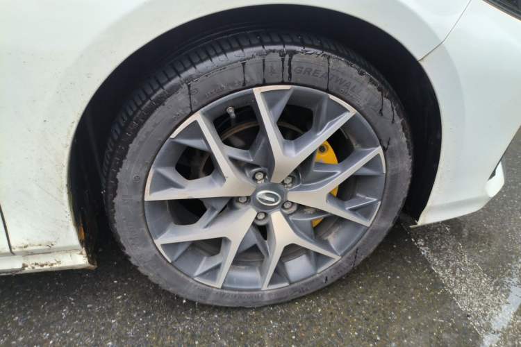 Used GAC Trumpchi EMPOW 2021 270T DCT J15 Version Right Front Wheel Hub