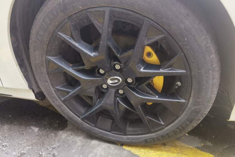 Used GAC Trumpchi EMPOW 2021 270T DCT J15 Version Right Front Wheel Hub