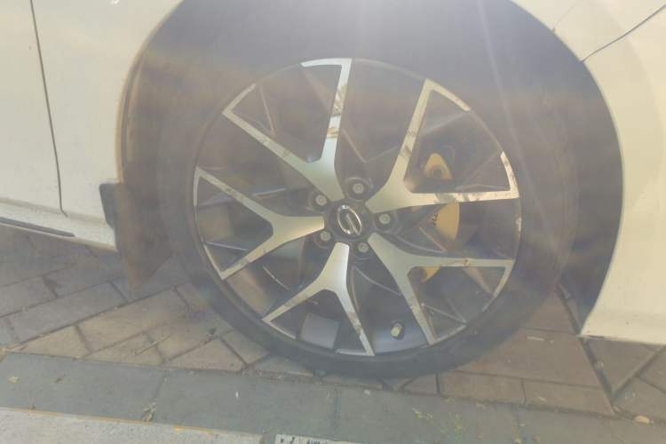 Used GAC Trumpchi EMPOW 2021 270T DCT J16 Version Right Front Wheel Hub
