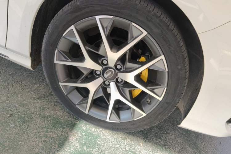 Used GAC Trumpchi EMPOW 2021 270T DCT J15 Version Right Front Wheel Hub