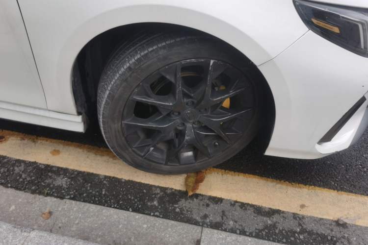 Used GAC Trumpchi EMPOW 2021 270T DCT J16 Version Right Front Wheel Hub