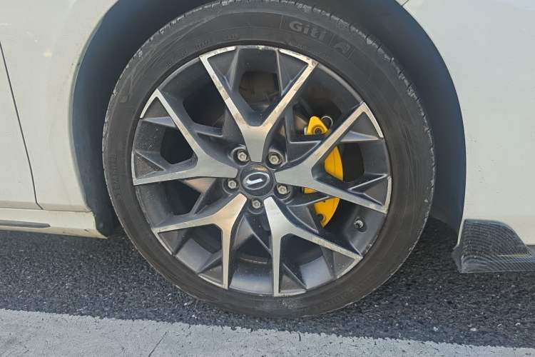 Used GAC Trumpchi EMPOW 2021 270T DCT J15 Version Right Front Wheel Hub