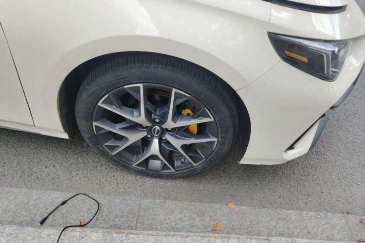 Used GAC Trumpchi EMPOW 2021 270T DCT J15 Version Right Front Wheel Hub
