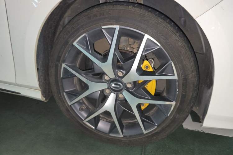 Used GAC Trumpchi EMPOW 2021 270T DCT J15 Version Right Front Wheel Hub