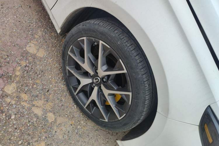 Used GAC Trumpchi EMPOW 2021 270T DCT J15 Version Right Front Wheel Hub