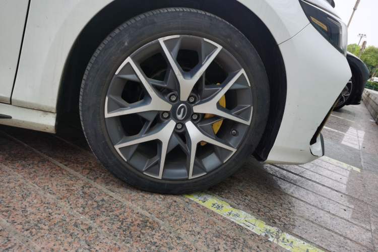 Used GAC Trumpchi EMPOW 2021 270T DCT J16 Version Right Front Wheel Hub