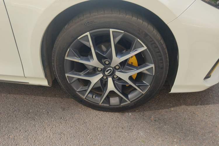 Used GAC Trumpchi EMPOW 2021 270T DCT J15 Version Right Front Wheel Hub