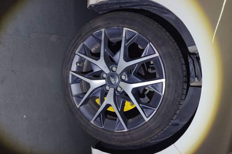 Used GAC Trumpchi EMPOW 2021 270T DCT J15 Version Right Front Wheel Hub