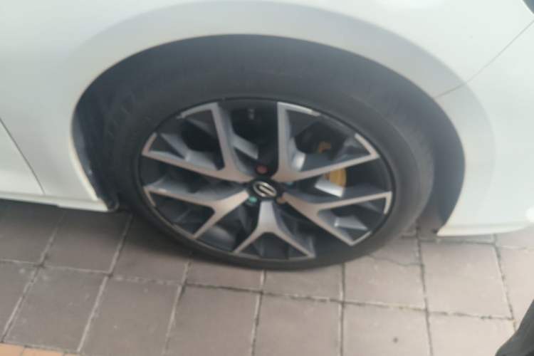 Used GAC Trumpchi EMPOW 2021 270T DCT J16 Version Right Front Wheel Hub