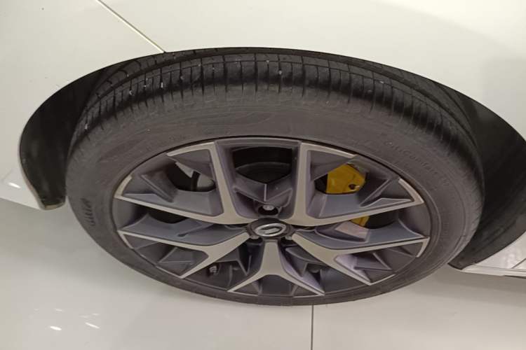 Used GAC Trumpchi EMPOW 2021 270T DCT J15 Version Right Rear Wheel Hub
