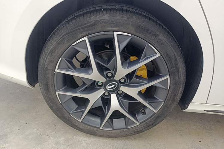 Used GAC Trumpchi EMPOW 2021 270T DCT J15 Version Right Rear Wheel Hub