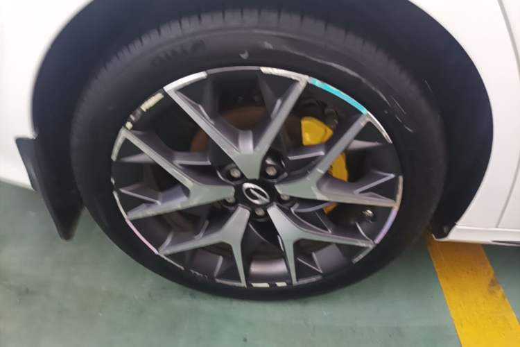 Used GAC Trumpchi EMPOW 2021 270T DCT J15 Version Right Rear Wheel Hub