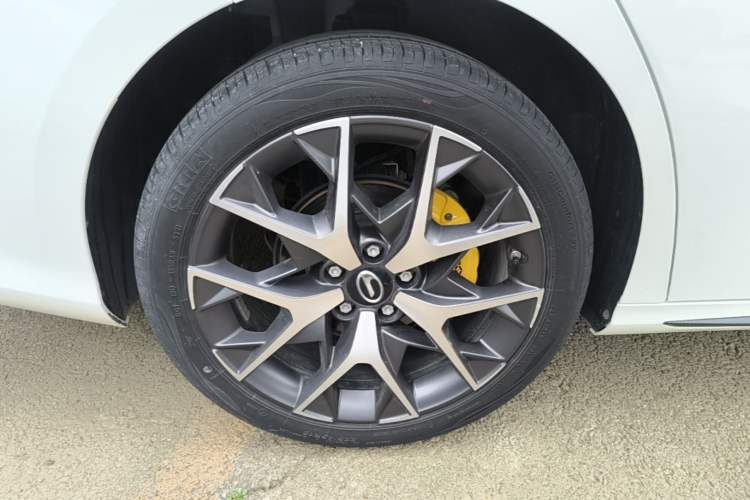 Used GAC Trumpchi EMPOW 2021 270T DCT J15 Version Right Rear Wheel Hub