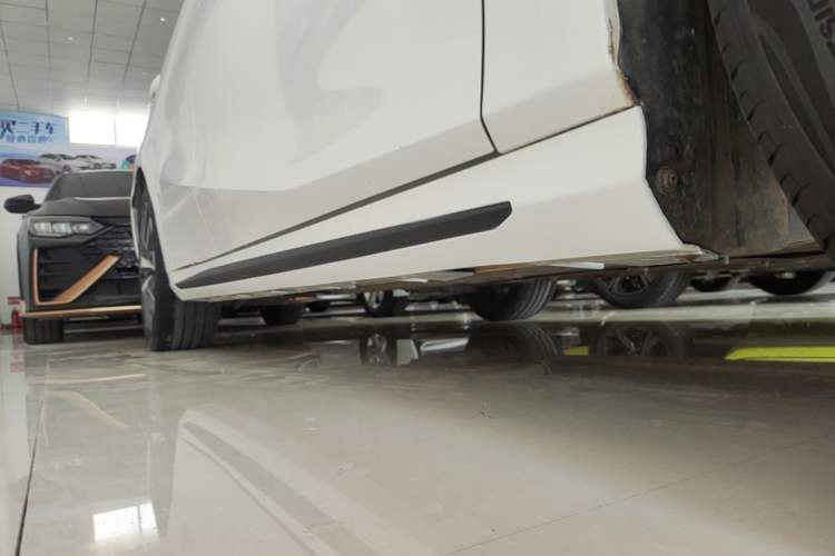 Used GAC Trumpchi EMPOW 2021 270T DCT J15 Version Right Side Sill