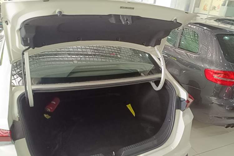 Used GAC Trumpchi EMPOW 2021 270T DCT J15 Version Trunk