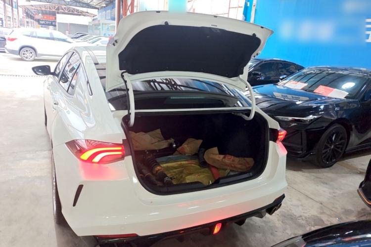 Used GAC Trumpchi EMPOW 2021 270T DCT J16 Version Trunk