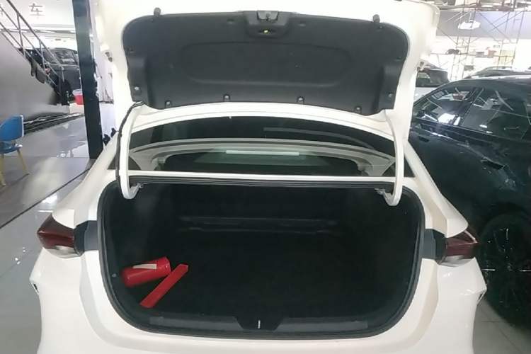Used GAC Trumpchi EMPOW 2021 270T DCT J15 Version Trunk