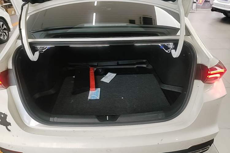 Used GAC Trumpchi EMPOW 2021 270T DCT J11 Version Trunk