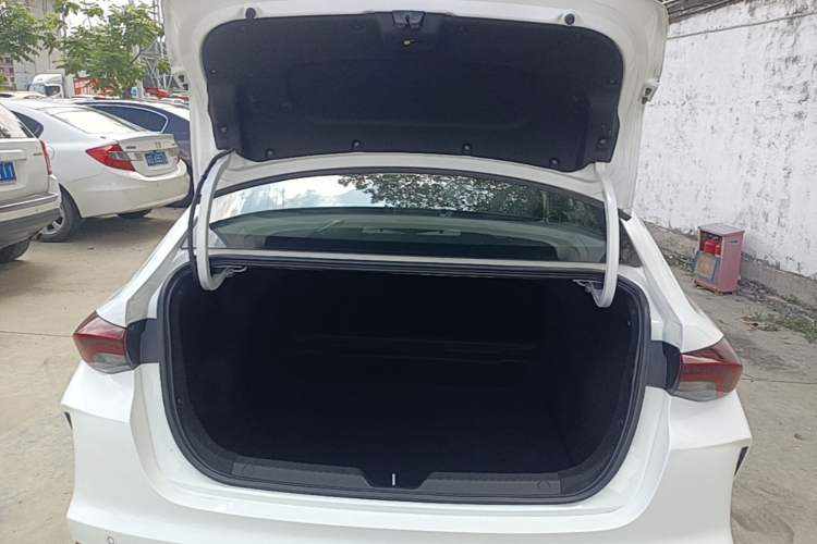 Used GAC Trumpchi EMPOW 2021 270T DCT J15 Version Trunk