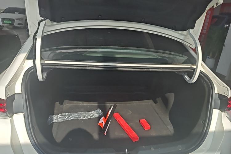 Used GAC Trumpchi EMPOW 2021 270T DCT J11 Version Trunk