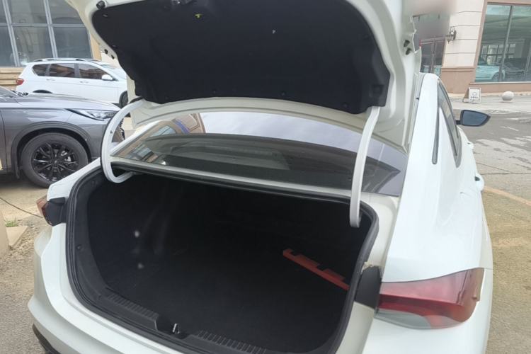 Used GAC Trumpchi EMPOW 2021 270T DCT J15 Version Trunk