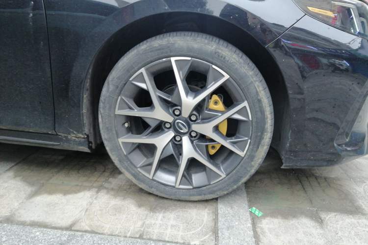 Used GAC Trumpchi EMPOW 2022 270T DCT J16 R-Style Track Edition Right Front Wheel Hub