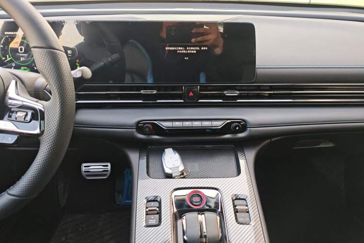 Used GAC Trumpchi EMPOW 2022 270T DCT J16 Galaxy Fighter Edition Audio And AC Panel