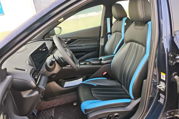 Used GAC Trumpchi EMPOW 2022 270T DCT J16 Galaxy Fighter Edition Left Front Seat